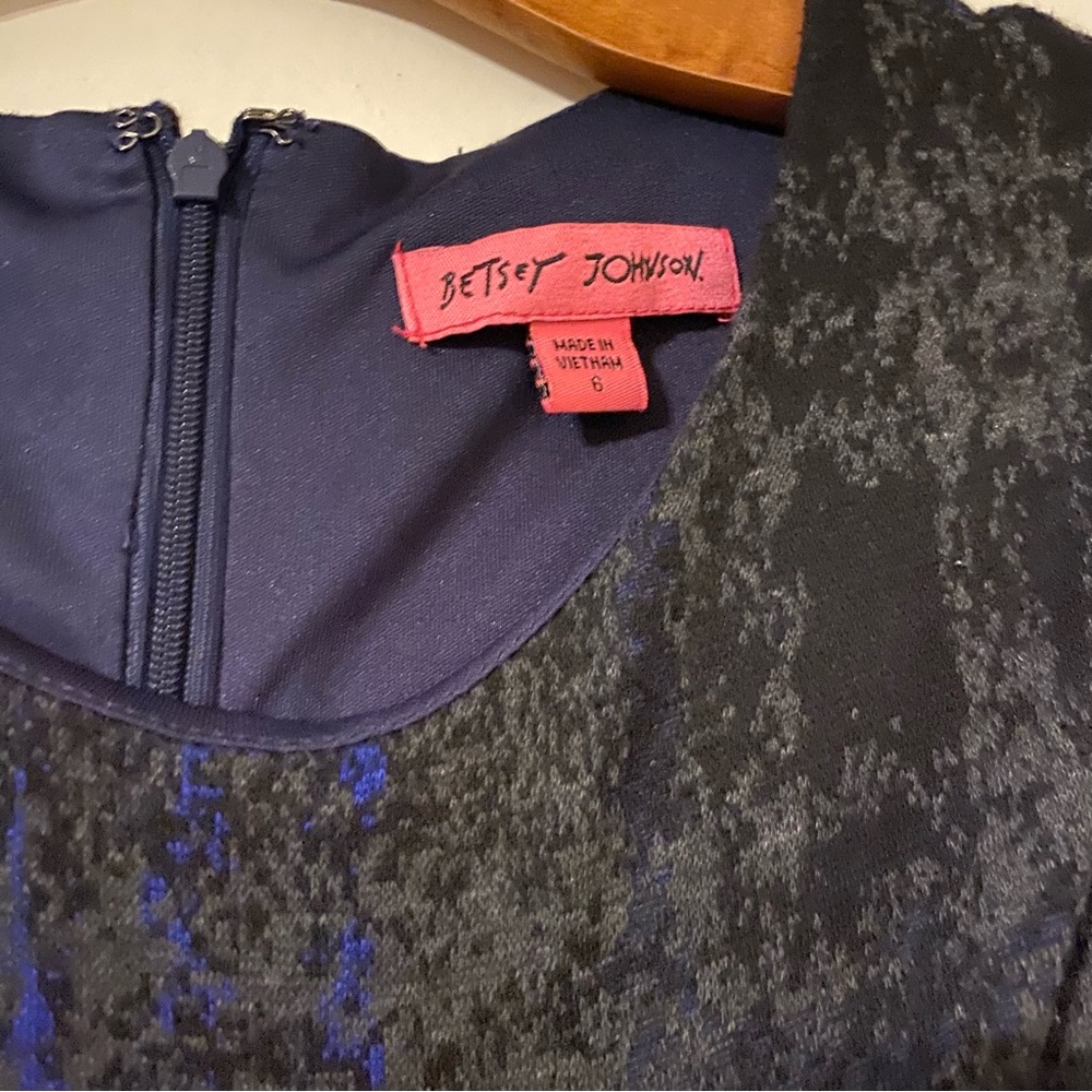 Betsey Johnson NWT Plaid Sheath Dress Blue Gray Short Sleeve size 6 - Picture 3 of 5